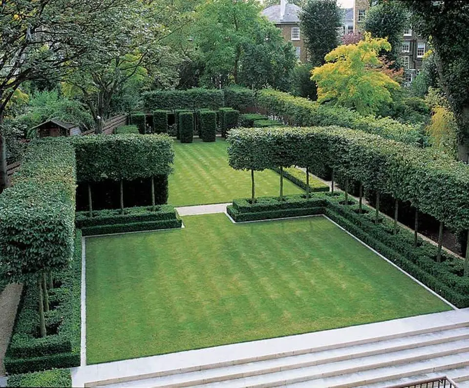 example of a very formal layering of plants, trimmed to straight lines